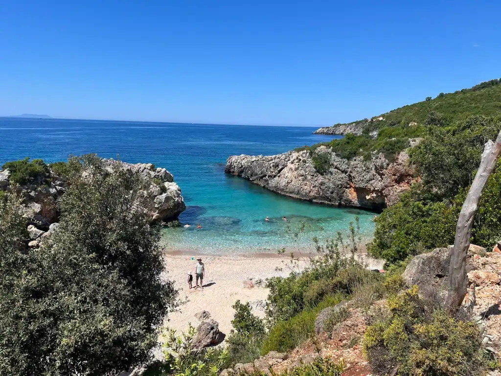 Akuarium Beach seen from the slope, turquoise water against pale shore