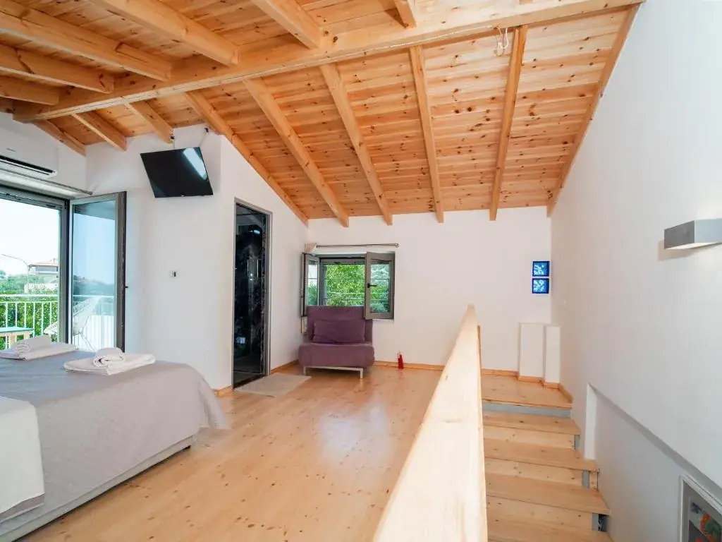 Dea's Home — view 3