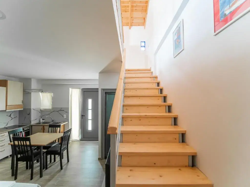 Dea's Home — view 4