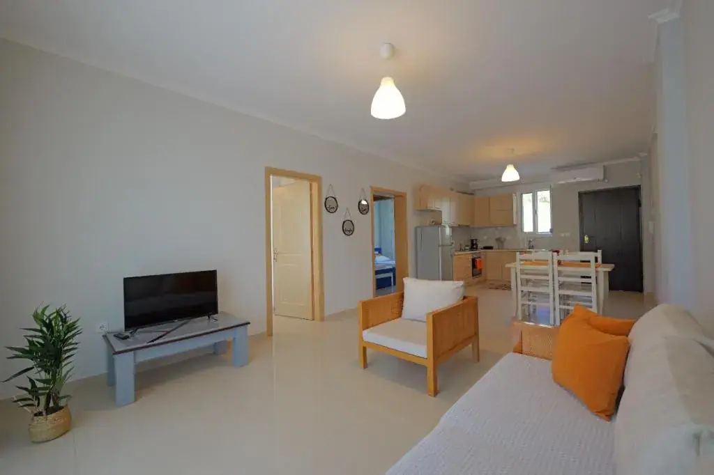 Llamani Apartments — view 5