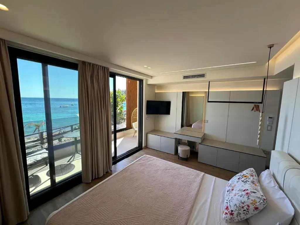 Manolo & Jolie Luxury Villa Hotel in Himara, Albania