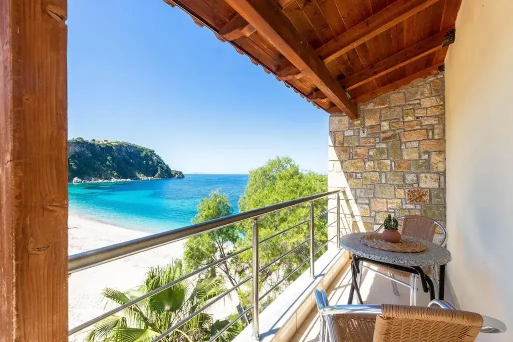 Potam'Sea Bliss 37 - Beach Front, Sun Beds & Parking in Himara, Albania