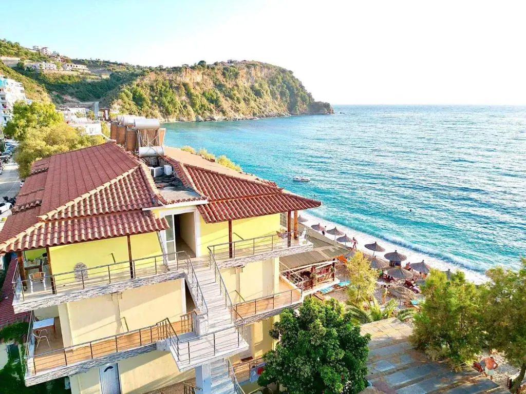 Potam'Sea Bliss 7 - Beach Front, Sun Beds & Parking in Himara, Albania