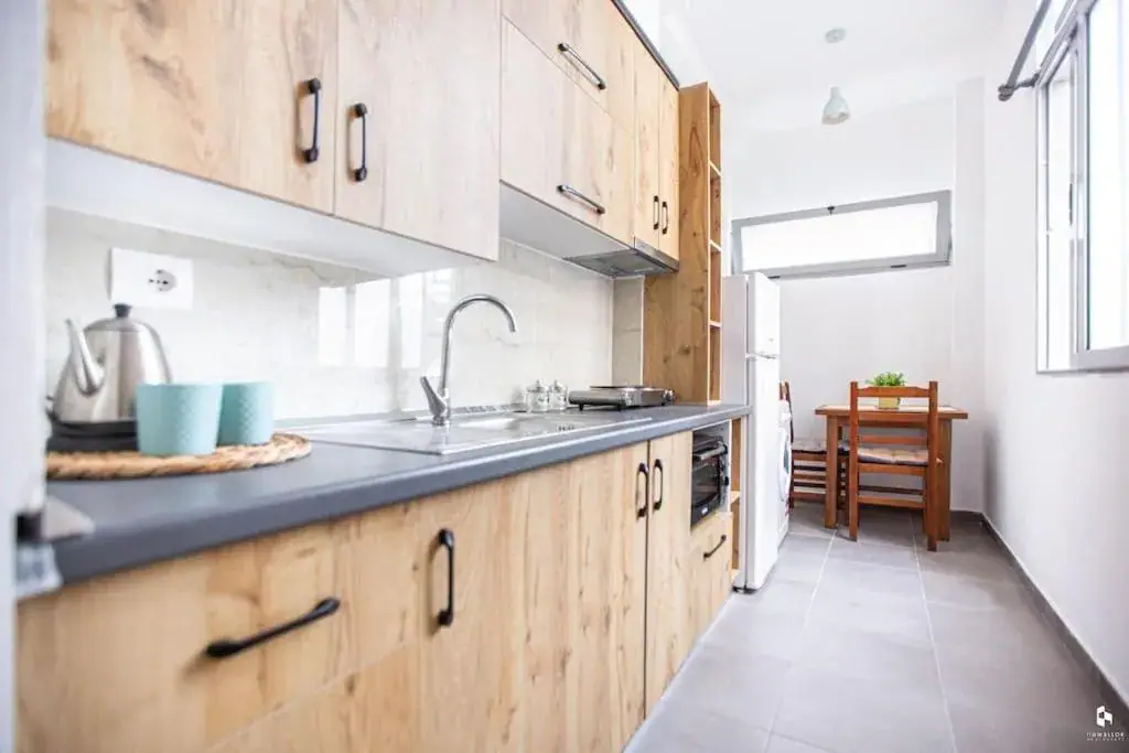 Stylish 1 Super Central Studio Apartment — view 3