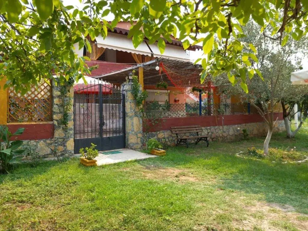 Vila Gjoka in Himara, Albania