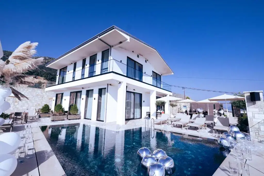 Vila Infinity - Luxury Rooms in Himara, Albania