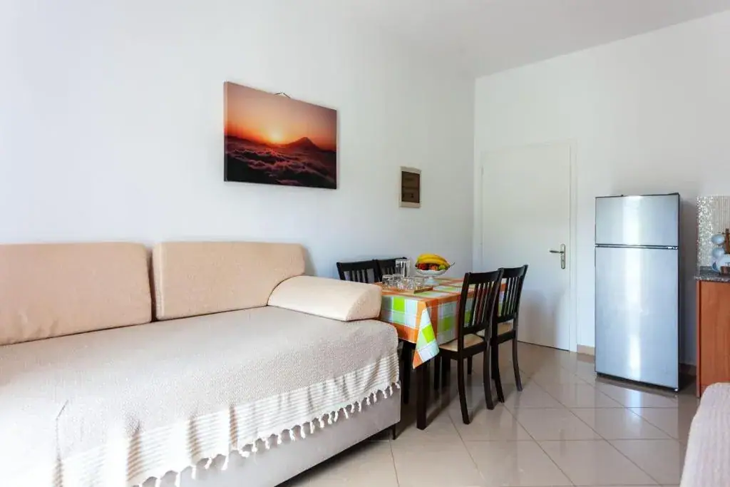 Zacharias Apartments — view 2