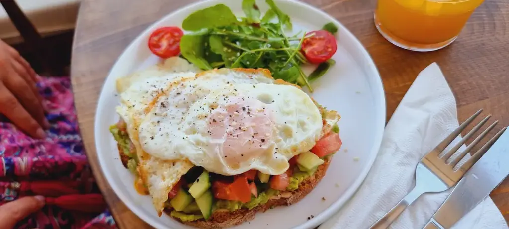 Astro Brunch restaurant and cocktails in Potam, Himara