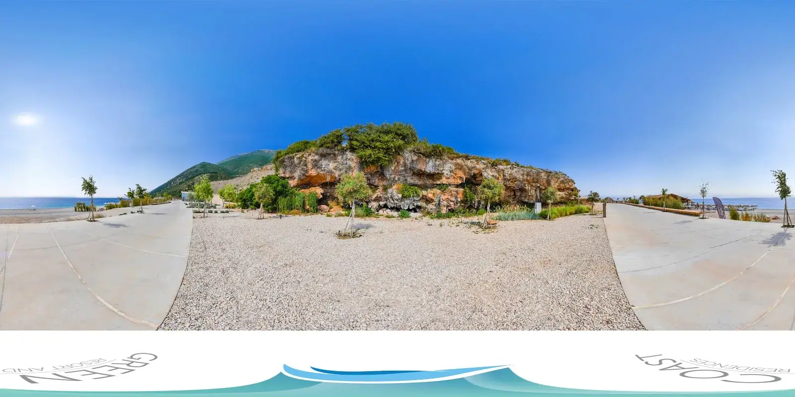 Türkisfarbenes Wasser und Berge am Palasa Beach