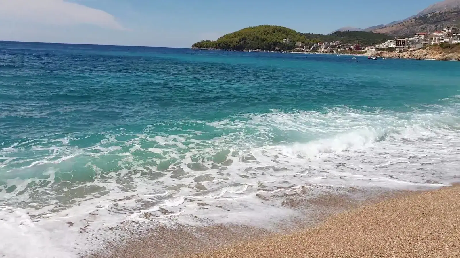 Sommerlicher Blick auf den Prinos Beach