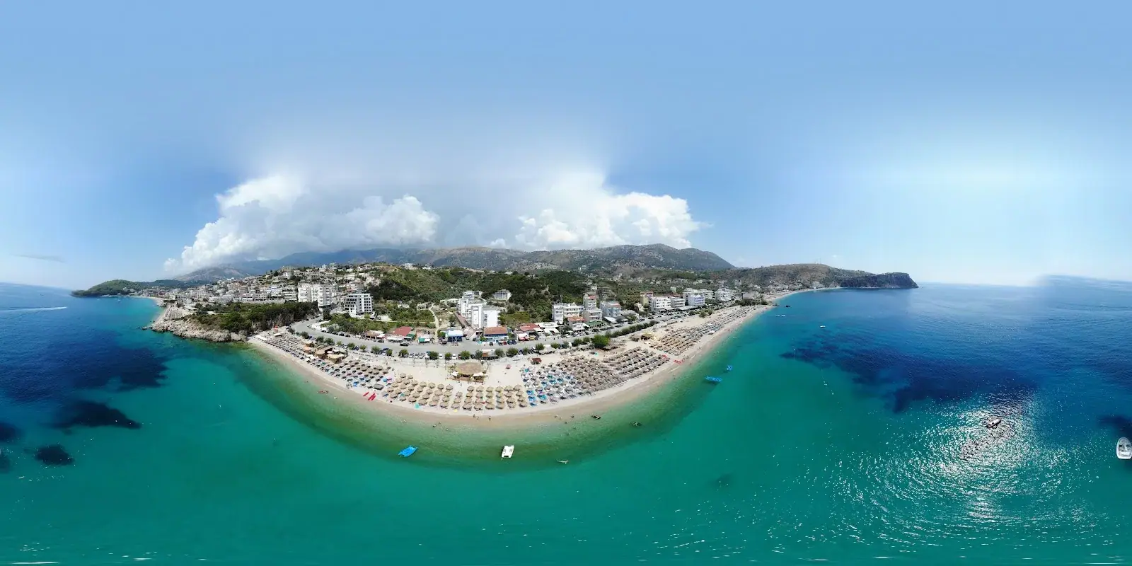 Bergkulisse am Prinos Beach