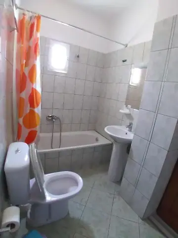 8 Bed Mixed Dormitory Room at Oasis Hostel