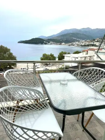 Basic Triple Room at Rooms with View
