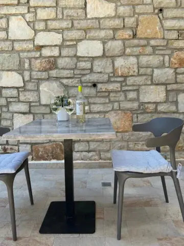 Elizabeth Apartments Himare — view 2