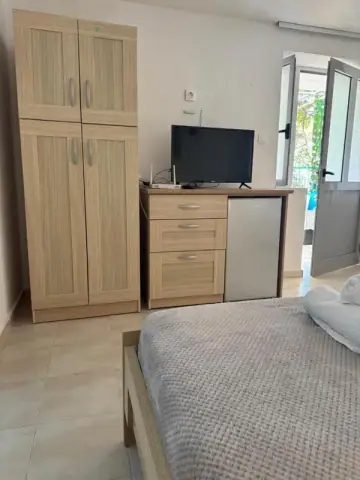 Emy's Rooms — view 2