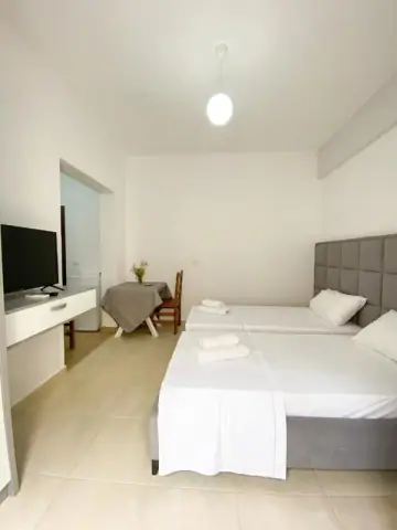Family Apartments Himara — view 5