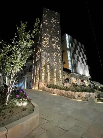 Hotel Qeparo — view 3