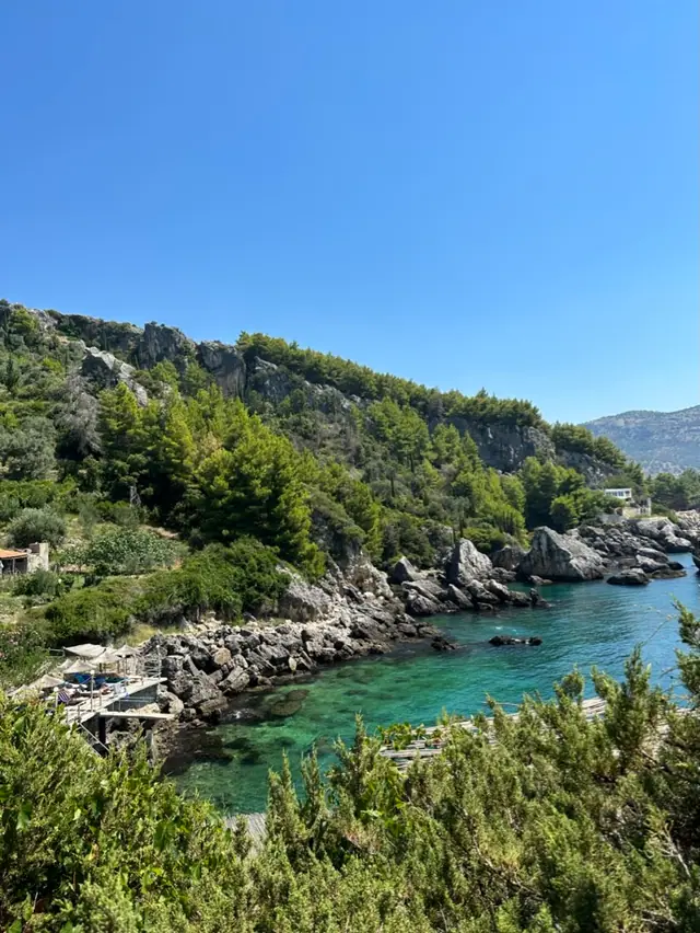 Rocky cove with turquoise water at Jale Beach