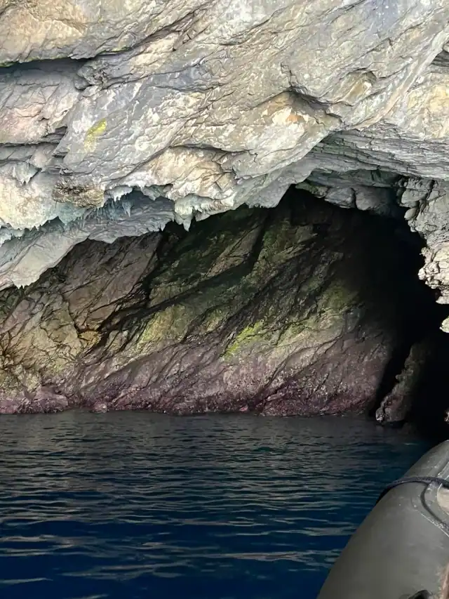 Green water at the entrance to the Blue Gem Cave