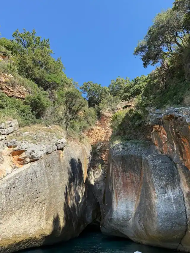 The narrow cleft of Thunder Cave seen from the water