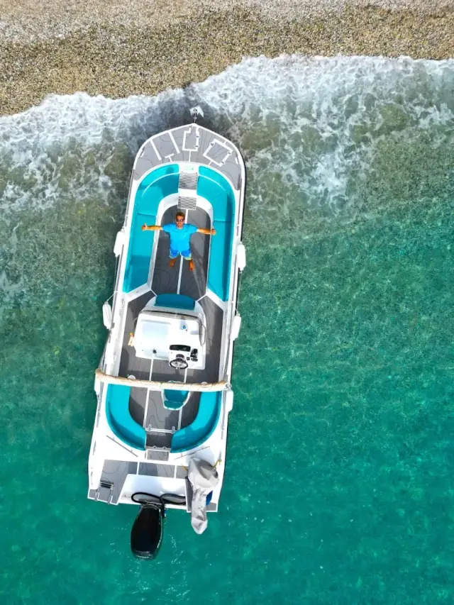 Aqua & Terra boat cruising toward Grama Bay from Drymades on the Albanian Riviera