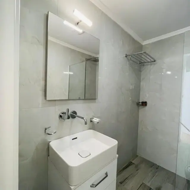 Guesthouse near the Castle of Himare — view 3