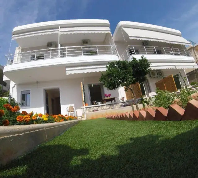 Riviera Rooms in Himara, Albania